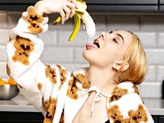 18 ans, Amateur, Gros cul, Gros seins, Blonde, Doigter, Masturbation, Dénudage