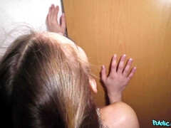 Enthousiasteling, Blond, Pijpbeurt, Europees, Sperma in gezicht, Gezichtspunt, Openbaar, Tieten likken