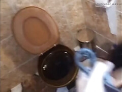 18 ans, Brunette brune, Gorge profonde, Extrême, Pieds, Hd, Avaler, Toilettes