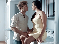 18, ベビーシッター, デカパイ, 茶髪の, Hd, ラフ, おもらし, オッパイの