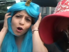 Anal, Dansant, Doigter, Hard, Masturbation, Public, Solo, Jouets