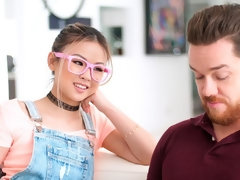 アジア人, お尻, ブロンド, 手コキする, 異人種間, ハメ撮り, 剃毛, ティーン