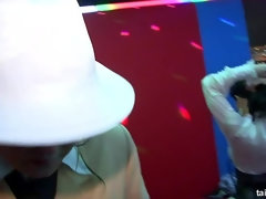 デカパイ, 黒人, 衣服着たままセックス, バック, ヒール, 異人種間, キス, 濡れ