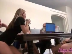 Enthousiasteling, Blond, Dochter, Gezin, Klein, Slikken, Tiener, Bekijker