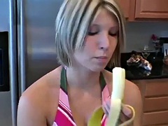 Amateur, Bikini, Blonde, Sucer une bite, Mignonne, Petite amie, Softcore, Adolescente
