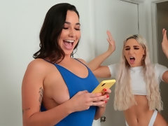 Culo, Culo grande, Rubia, Mamada, Penetracion con dedos, Bragas, Estriptis, Adolescente