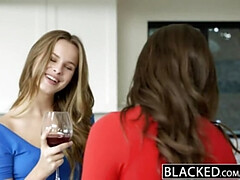 Blonde, Brunette brune, 2 femmes 1 homme, Groupe, Hard, Talons, Lingerie, Plan cul à trois