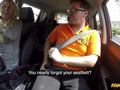 Enthousiasteling, Pijpbeurt, Auto, Bedriegen, Sperma in gezicht, Handbeurt, Buiten, Billekoek