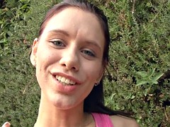 Brunette brune, Masturbation, De plein air, Actrice du porno, Public, Jouets