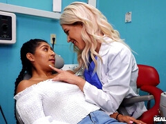 お尻, 医者, 顔面騎乗, キス, レズビアン, なめる, 淫乱熟女, ユニフォーム