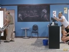 Случайно, Анальный секс, Блондинки, Минет, Семяизвержение, Милф, Бритые, Сиськи