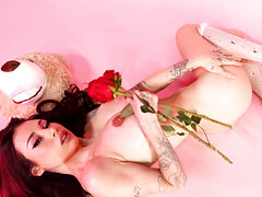 Kont, Bruinharig, Hd, Masturbatie, Russisch, Alleen, Tatoeage, Tieten likken