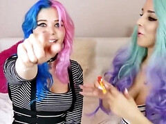 Polish YouTubers SexMasterka And NanamiChan Kissing