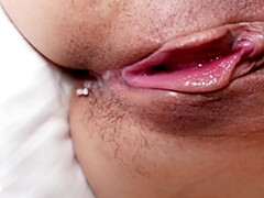 Enthousiasteling, Aziatisch, Sperma shot, Japaans, Gezichtspunt, Geschoren, Tieten likken, Vibrator