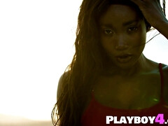 18 ans, Gros cul, Gros seins, Plantureuse, Noir ébène, Lingerie, De plein air, Solo