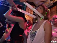 Blasen, Besamung, Spermaladung, Hardcore, Milf, Party, Ablutschen