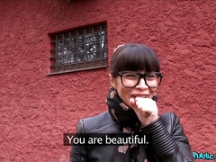 Amateur, Mamada, Coche, Corrida, Al aire libre, Pov, Público, Ruso