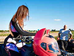 Arschlecken, Stiefel, Hundestellung, Doppelpenetration, Aufs gesicht abspritzen, Im freien, Muschi, Titten