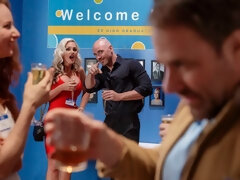 Cul, Gros seins, Blonde, En levrette, Robe, Branlette thaïlandaise, Léchez, Rasée