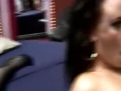 Gros seins, Britannique, Brunette brune, Queue, Partouze, Groupe, Branlette thaïlandaise, Naturelle