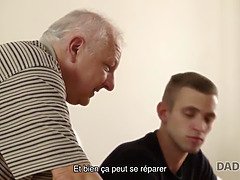 Mamada, Morena, Checa, Penetracion con dedos, Lamidas, Maduro, Hijo, Adolescente