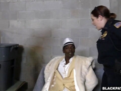 Arsch, Grosser arsch, Grosser schwanz, Blasen, Schwanz, Interrassisch, Milf, Uniform