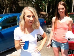 Cul, Sucer une bite, Brunette brune, Branlette thaïlandaise, Rasée, Adolescente, Plan cul à trois, Nénés