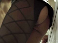 Sucer une bite, Brunette brune, Branlette thaïlandaise, Bâillonner, Embrassement, Léchez, Piercing, Chatte