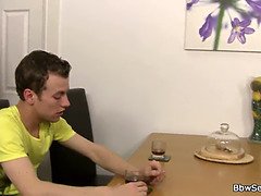 お尻, フェラチオ, 茶髪の, エロ熟女, 手コキする, 淫乱熟女, 母, 義母