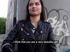 Cul, Sucer une bite, Brunette brune, Européenne, De plein air, Piercing, Public, Russe