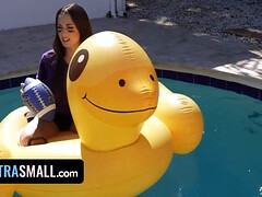 18 ans, Amateur, Sucer une bite, Tir de sperme, Gorge profonde, Branlette thaïlandaise, Hd, Petite femme