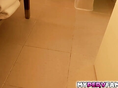 Grosser arsch, Braunhaarige, Betrug, Schwanz, Fingern, Hd, Latina, Milf