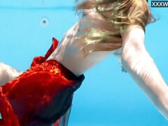 Kont, Blond, Biljart, Openbaar, Russisch, Alleen, Tiener, Tieten likken