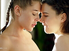 Cul, Brunette brune, Embrassement, Lesbienne, Seins naturels, Chatte, Dénudage, Adolescente