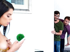 Blasen, Braunhaarige, Behaart, Handjob, Hardcore, Latina, Mann mann frau, Flotter dreier