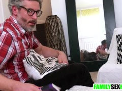 Braunhaarige, Familie, Masturbation, Höschen, Muschi, Rasiert, Taboo, Scherzbold