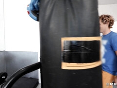 Grote mammen, Rondborstig, Sportzaal, Hardcore, Hd, Pornster, Trio, Tieten likken