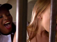 Grote mammen, Fetisj, Gapende, Hd, Vernedering, Lesbisch, Slaaf, Trio