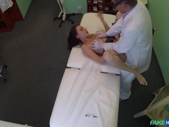 Betrug, Arzt, Hundestellung, Fingern, Massage, Pov, Muschi, Spanner