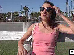 Leie, Braunhaarige, Besamung, Öffentlich, Tätowierung, Jungendliche (18+)