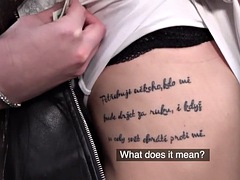 Schönheit, Braunhaarige, Europäisch, Handjob, Realität, Rasiert, Tätowierung, Titten