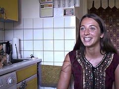 Brunette brune, Allemand, Poilue, Masturbation, Huilée, Solo, Étudiant, Nénés
