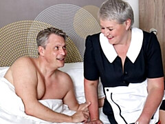 Mooie dikke vrouwen, Grote kont, Grote lul, Blond, Mollig, Hondjeshouding, Rijpe lesbienne, Kort haar