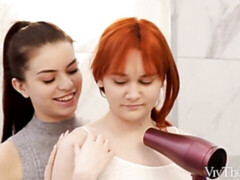 Vingeren, Lesbisch, Likken, Masturbatie, Kut duiken, Strippen, Tiener, Tieten likken