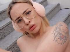 Due to impatience love with flexible waist is banged on stairs