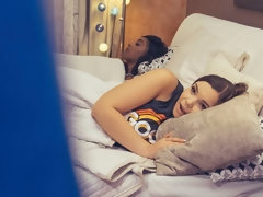 お尻, フェラチオ, 捕まる, 浮気者, 指いじり, 剃毛, 三人, オッパイの