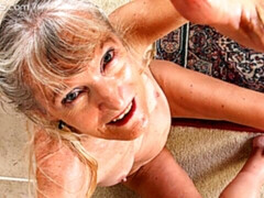 Gros cul, Gros seins, Blonde, Doigter, Poilue, Masturbation, Mature, Dénudage