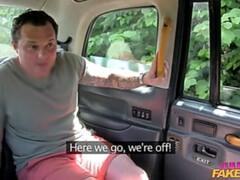 Grote mammen, Auto, Sperma shot, Vrouw, Vingeren, Handbeurt, Kut duiken, Tieten likken