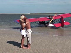 Playa, Tetas grandes, Rubia, Mamada, Corridas, Sexo duro, Al aire libre, Tetas