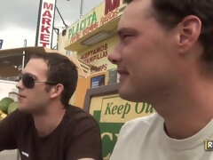 Большой член, Большие сиськи, Семяизвержение, Секс без цензуры, Чудовищные размеры, Натуральные сиськи, Втроем, Сиськи